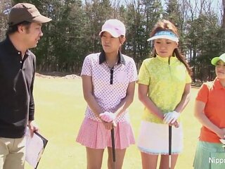 Aasialainen teini kiimainen lez tytöt Pelaa golfia alasti (Kukko Imevät Seksivideo)